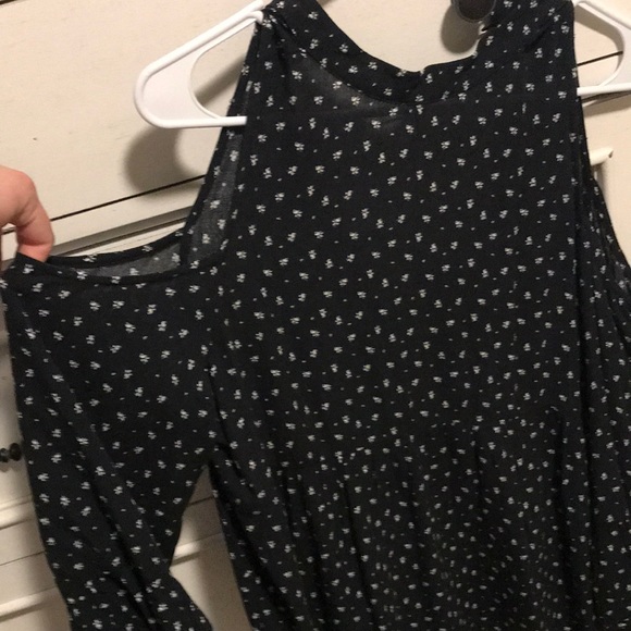 AMERICAN EAGLE cold shoulder top - Picture 5 of 5